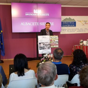 La Diputada Provincial de Ciudadanos (C´s) de Albacete, Francis Rubio, ha acudido un día más al stand de la Diputación de la Feria para conocer de primera mano los pueblos de Albacete.