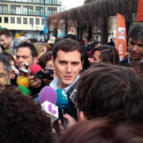 Albert Rivera recorre las calles de Guadalajara invitando a votar “masivamente” el 20-D