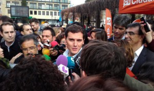 Albert Rivera atendiendo a medios de comunicación