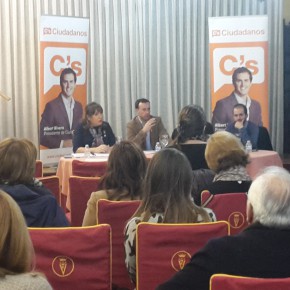 “Café Ciudadano” en Hellín para dialogar sobre Empleo, Sanidad y Economía