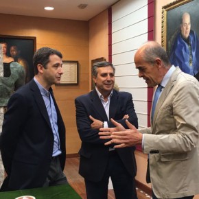 Antonio López y Esteban Paños se reúnen con el presidente de la Real Academia de Bellas Artes y Ciencias Históricas de Toledo