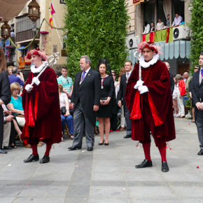 Esteban Paños, Isabel Martín de Eugenio y Araceli de la Calle participan en su primera procesión del Corpus como miembros de la Corporación municipal de Toledo