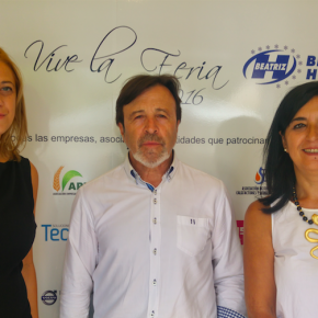 Carmen Picazo y Francis Rubio acuden al acto de inauguración del stand de FEDA