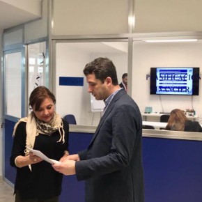 Esteban Paños visita las oficinas de la empresa OVB en Toledo