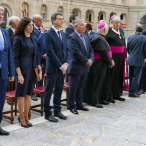 Esteban Paños asiste a la Jura de Bandera de personal civil en la Academia de Infantería de Toledo