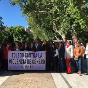 Esteban Paños participa en la concentración contra la violencia machista