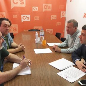 Esteban Paños se reúne con representantes del Colegio de Educadores Sociales de Castilla-La Mancha