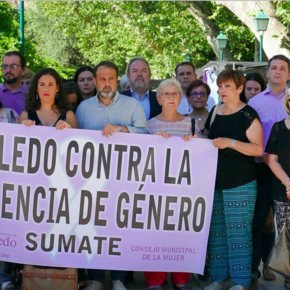 Esteban Paños y Araceli de la Calle, en la concentración mensual contra la violencia machista en Toledo