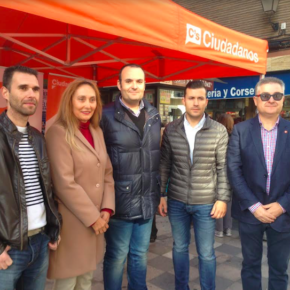 Ciudadanos cierra mañana en Carretería su recogida de firmas por un aparcamiento gratuito en la estación del AVE