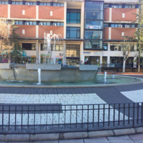 Cs denuncia que el Ayuntamiento corra con los gastos de reparación de la fuente de la Plaza de España “cuando su mantenimiento corresponde a la concesionaria del parking”