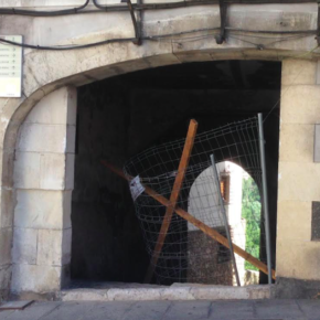 Ciudadanos denuncia que Mariscal mantenga cortado el acceso a la Puerta de San Juan durante más de tres meses